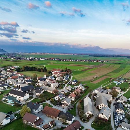 Apartment Mountain Sunrise Skofja Loka Bagian luar foto